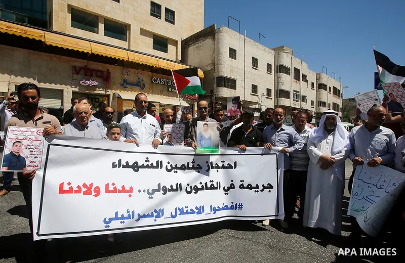 Palestinians hold placards during a protest in the West Bank city of Hebron 23 July 2016. Palestinians from all over the West bank held protest to support Palestinians prisoners Bilal Kayyed and Mohammad and Mahmoud Balb...