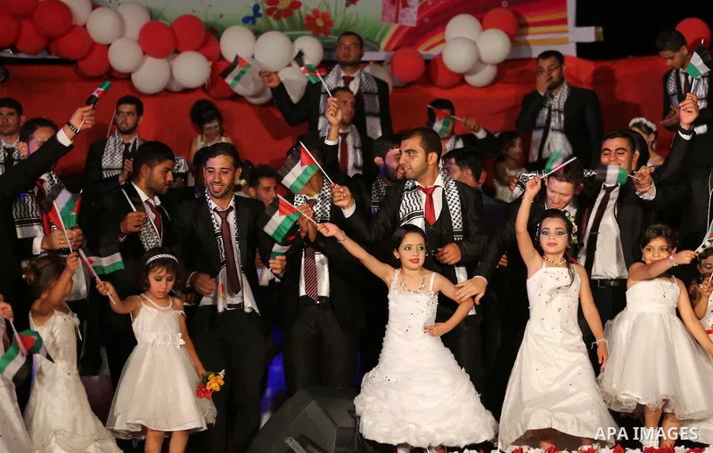 Girls accompany grooms during a mass wedding for 340 couples organized by Hamas movement in Beit Lahiya town in the northern Gaza Strip July 24, 2016. Photo by Mohammed Asad