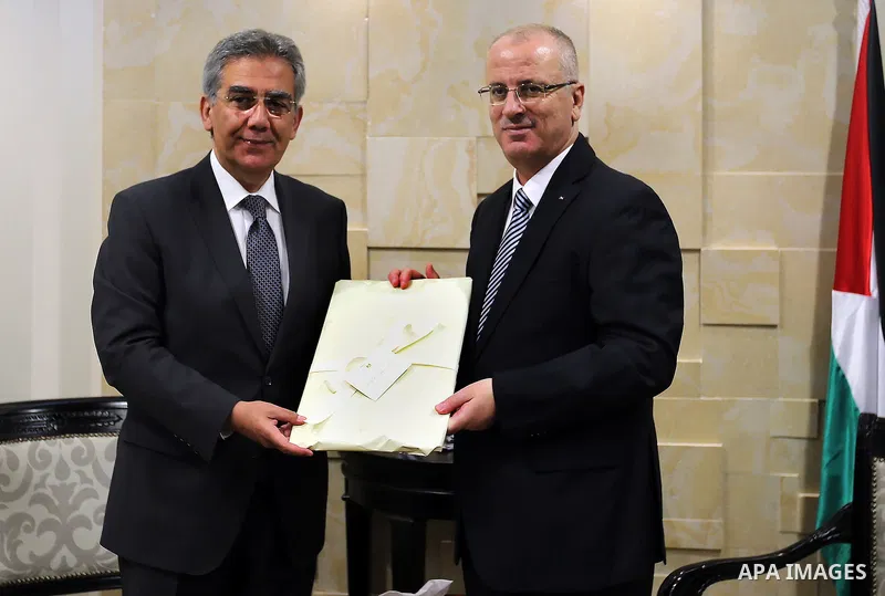 Palestinian Prime Minister Rami Hamdallah meets with Greek Consul General in Jerusalem Gerogios Zachariuksy, in the West Bank city of Ramallah on,July 25, 2016. Photo by Prime Minister Office