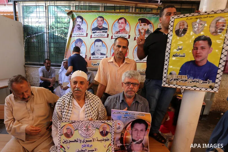 Palestinians take part in a protest demanding release the prisoners in Israeli jails, in front of Red cross office, in Gaza city, on July 25, 2016. Photo by Mohammed Asad