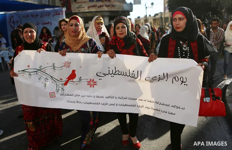 Palestinians take part during a ceremony of Palestinian Traditional Dress and Heritage Day in the West Bank city of Ramallah, on July 25, 2016. Photo by Shadi Hatem