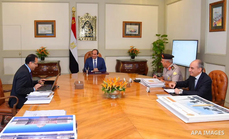Egyptian President Abdel Fattah al-Sisi meets with Mostafa Madbouly Housing Minister and Kamel al-Wazeer a head of Engineering Authority in Cairo, Egypt, on July 26, 2016. Photo by Egyptian President Office