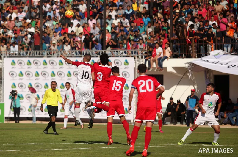 Palestinian Gaza Strip's Khan Younis Youth and Hebron's players compete during the first leg of the Palestine Cup final soccer match at al-Yarmouk stadium in Gaza City July 26, 2016. Photo by Ashraf Amra