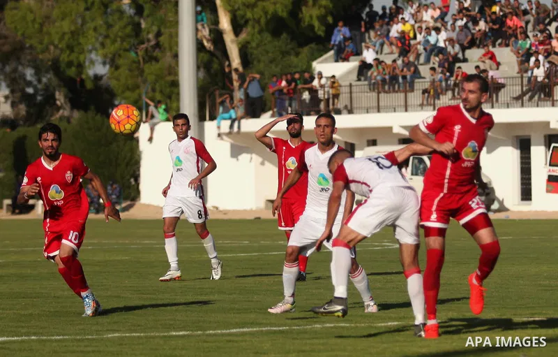 Palestinian Gaza Strip's Khan Younis Youth and Hebron's players compete during the first leg of the Palestine Cup final soccer match at al-Yarmouk stadium in Gaza City July 26, 2016. Photo by Ashraf Amra