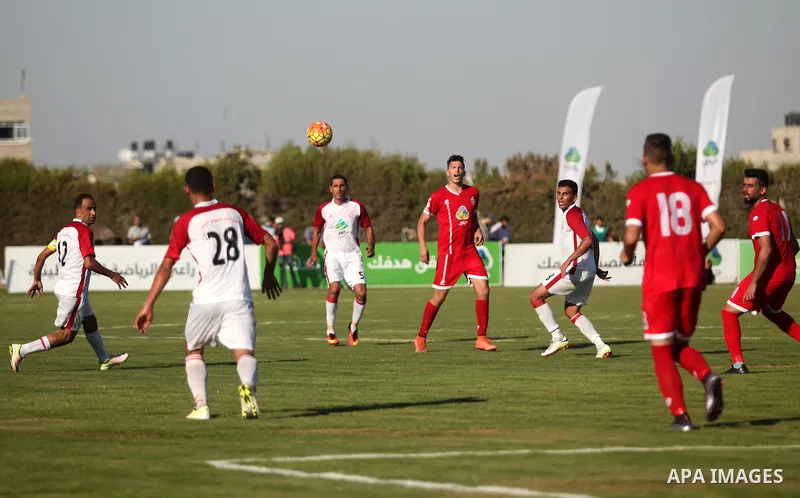 Palestinian Gaza Strip's Khan Younis Youth and Hebron's players compete during the first leg of the Palestine Cup final soccer match at al-Yarmouk stadium in Gaza City July 26, 2016. Photo by Ashraf Amra