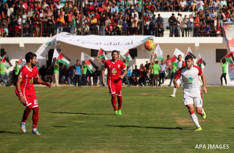 Palestinian Gaza Strip's Khan Younis Youth and Hebron's players compete during the first leg of the Palestine Cup final soccer match at al-Yarmouk stadium in Gaza City July 26, 2016. Photo by Ashraf Amra