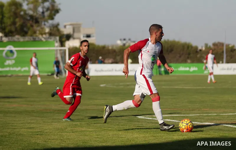 Palestinian Gaza Strip's Khan Younis Youth and Hebron's players compete during the first leg of the Palestine Cup final soccer match at al-Yarmouk stadium in Gaza City July 26, 2016. Photo by Ashraf Amra