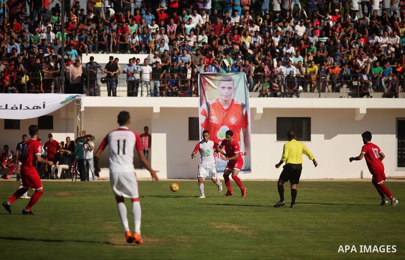 Palestinian Gaza Strip's Khan Younis Youth and Hebron's players compete during the first leg of the Palestine Cup final soccer match at al-Yarmouk stadium in Gaza City July 26, 2016. Photo by Ashraf Amra