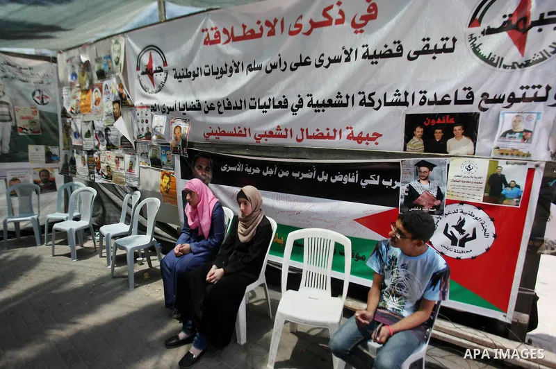 Palestinians take part in a protest demanding for the release of Bilal Kayed a Palestinian prisoner on hunger strike, in the West Bank city of Nablus on July 27, 2016. Photo by Nedal Eshtayah