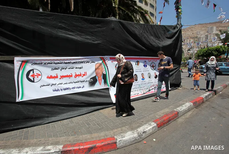 Palestinians take part in a protest demanding for the release of Bilal Kayed a Palestinian prisoner on hunger strike, in the West Bank city of Nablus on July 27, 2016. Photo by Nedal Eshtayah