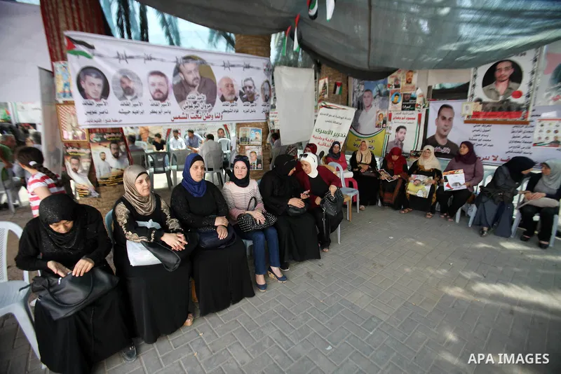 Palestinians take part in a protest demanding for the release of Bilal Kayed a Palestinian prisoner on hunger strike, in the West Bank city of Nablus on July 27, 2016. Photo by Nedal Eshtayah