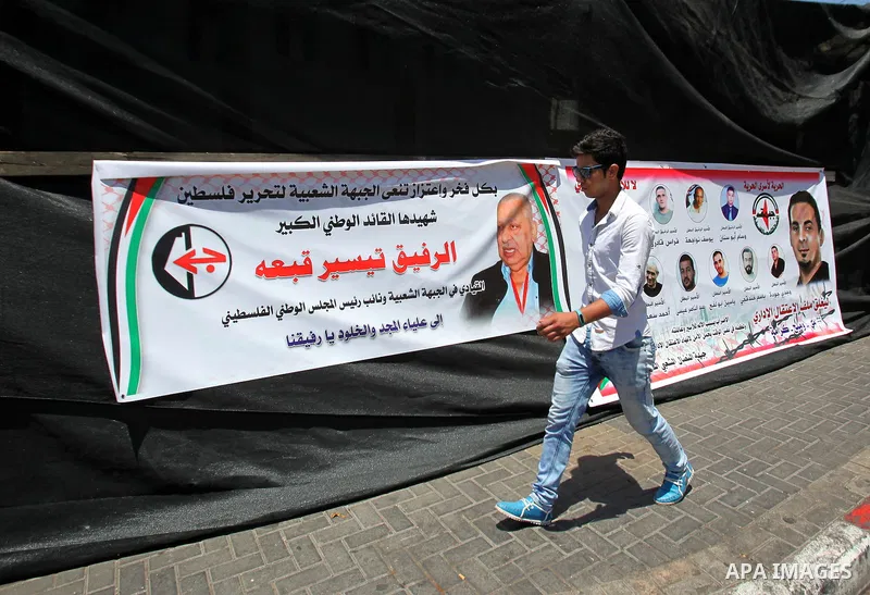 Palestinians take part in a protest demanding for the release of Bilal Kayed a Palestinian prisoner on hunger strike, in the West Bank city of Nablus on July 27, 2016. Photo by Nedal Eshtayah