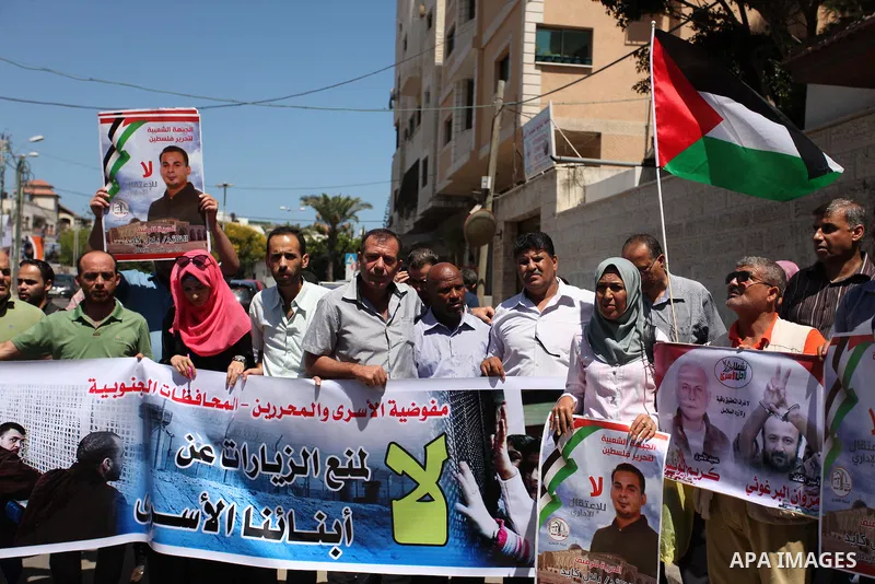 Palestinians take part in a protest demanding for the release of Bilal Kayed a Palestinian prisoner on hunger strike, in front of Red Cross office, in Gaza city, on July 28, 2016. Photo by Ashraf Amra