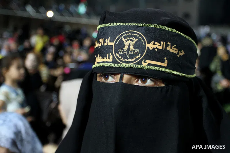 Palestinian female militants from the Al-Quds Brigades, the armed wing of the Islamic Jihad movement, take part in a rally in Rafah in the southern Gaza Strip on July 28, 2016. Photo by Abed Rahim Khatib