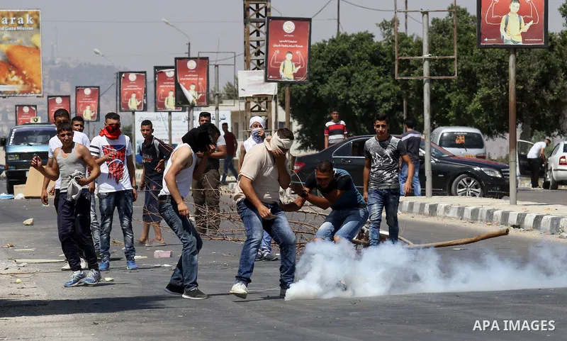 Palestinian activists from the Popular Front of the Liberation of Palestine (PFLP) demonstrate at the Hawara checkpoint near the West Bank city of Nablus on July 29, 2016, against the detention of Bilal Kayed, a fellow P...