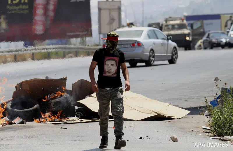 Palestinian activists from the Popular Front of the Liberation of Palestine (PFLP) demonstrate at the Hawara checkpoint near the West Bank city of Nablus on July 29, 2016, against the detention of Bilal Kayed, a fellow P...