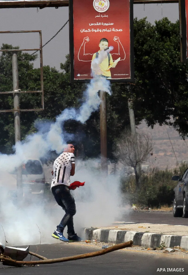 Palestinian activists from the Popular Front of the Liberation of Palestine (PFLP) demonstrate at the Hawara checkpoint near the West Bank city of Nablus on July 29, 2016, against the detention of Bilal Kayed, a fellow P...
