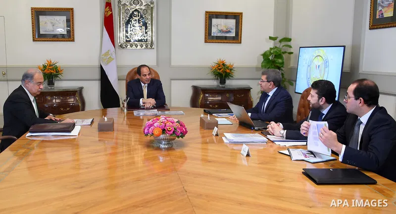 Egyptian President Abdel Fattah al-Sisi meets with Prime Minister and Minister of Finance, in Cairo, Egypt, on July 30, 2016. Photo by Egyptian President Office