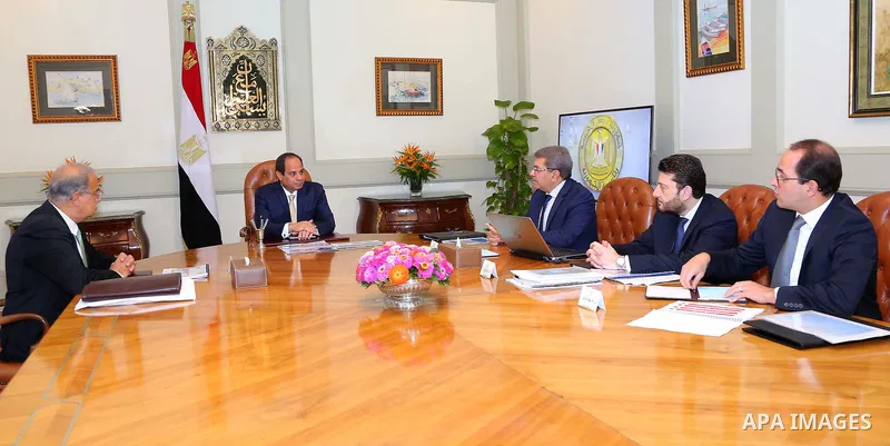 Egyptian President Abdel Fattah al-Sisi meets with Prime Minister and Minister of Finance, in Cairo, Egypt, on July 30, 2016. Photo by Egyptian President Office