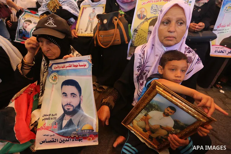 Palestinians take part in a protest demanding release the prisoners in Israeli jails, in front of Red cross office, in Gaza city on Aug. 1, 2016. Photo by Mohammed Asad