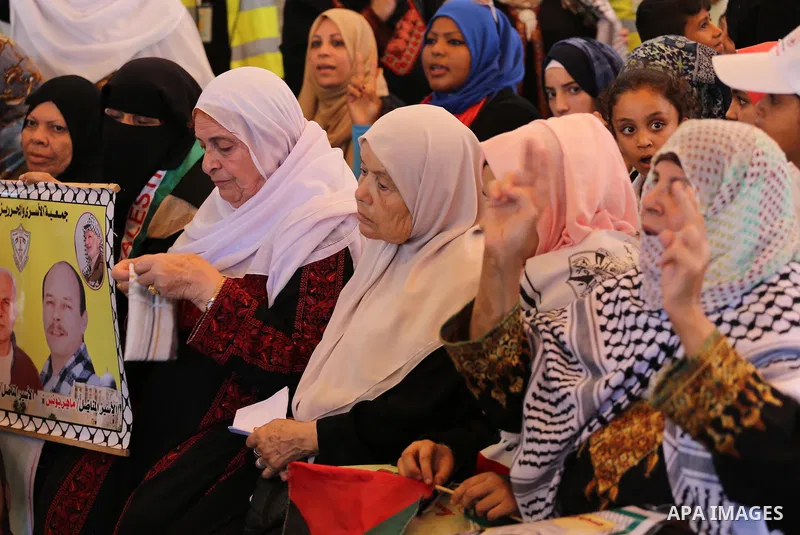 Palestinians take part in a protest demanding release the prisoners in Israeli jails, in front of Red cross office, in Gaza city on Aug. 1, 2016. Photo by Mohammed Asad