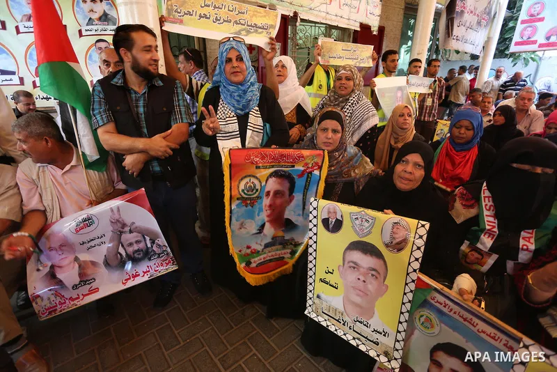 Palestinians take part in a protest demanding release the prisoners in Israeli jails, in front of Red cross office, in Gaza city on Aug. 1, 2016. Photo by Mohammed Asad