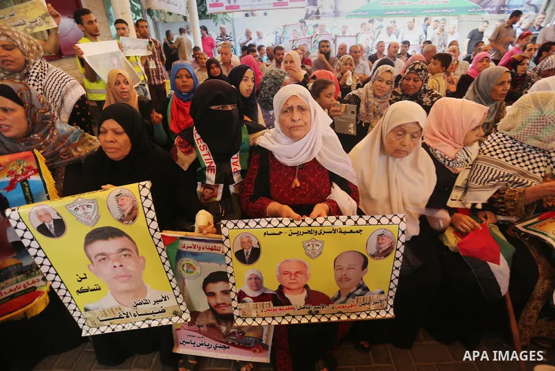 Palestinians take part in a protest demanding release the prisoners in Israeli jails, in front of Red cross office, in Gaza city on Aug. 1, 2016. Photo by Mohammed Asad