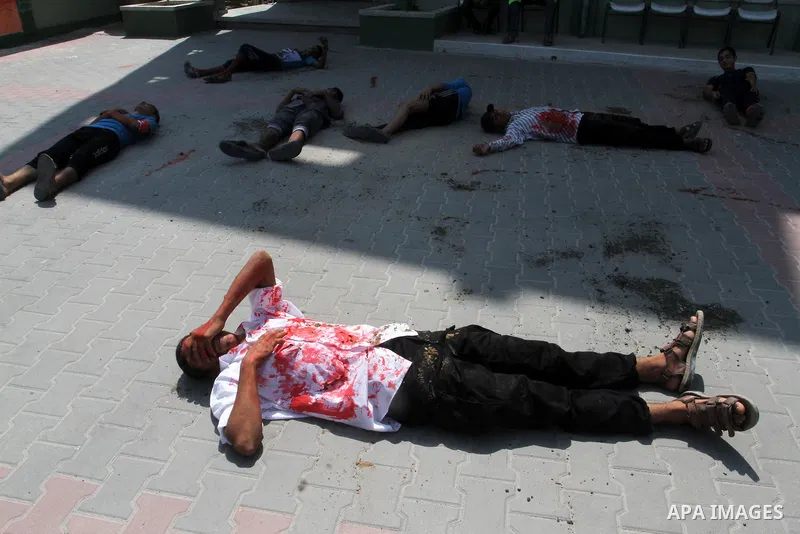 Palestinian rescue workers take part in an emergency simulation exercise in the border city of Rafah, in the southern Gaza Strip, on August 1, 2016. Photo by Abed Rahim Khatib