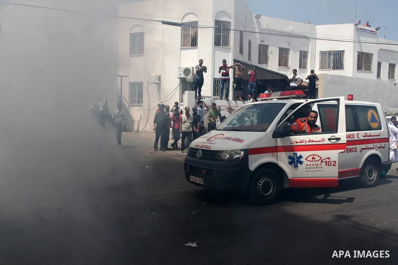 Palestinian rescue workers take part in an emergency simulation exercise in the border city of Rafah, in the southern Gaza Strip, on August 1, 2016. Photo by Abed Rahim Khatib