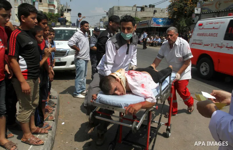 Palestinian rescue workers take part in an emergency simulation exercise in the border city of Rafah, in the southern Gaza Strip, on August 1, 2016. Photo by Abed Rahim Khatib