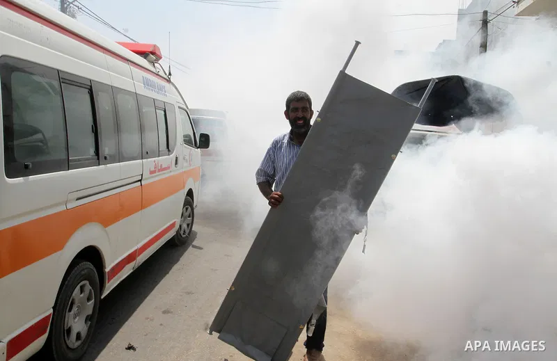 Palestinian rescue workers take part in an emergency simulation exercise in the border city of Rafah, in the southern Gaza Strip, on August 1, 2016. Photo by Abed Rahim Khatib