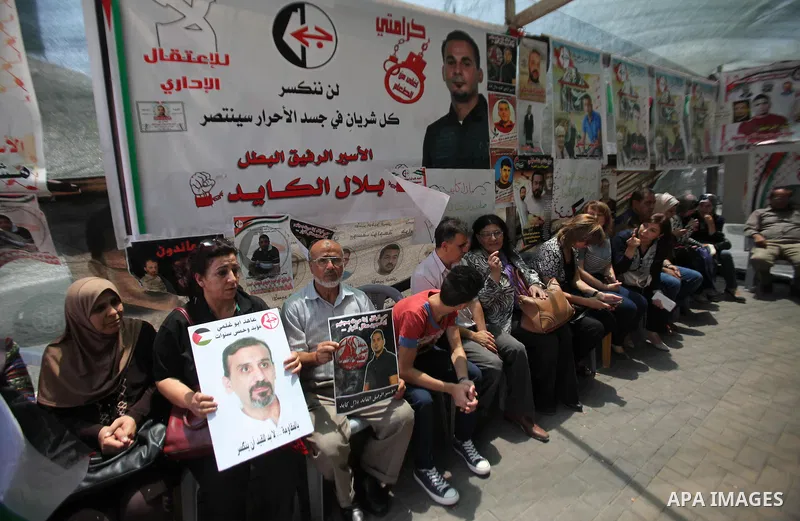 Palestinians take part in a protest demanding for the release of Bilal Kayed a Palestinian prisoner on hunger strike, in the West Bank city of Nablus, on Aug. 03, 2016. Photo by Nedal Eshtayah