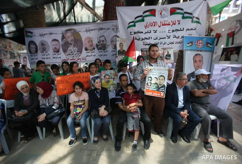 Palestinians take part in a protest demanding for the release of Bilal Kayed a Palestinian prisoner on hunger strike, in the West Bank city of Nablus, on Aug. 03, 2016. Photo by Nedal Eshtayah