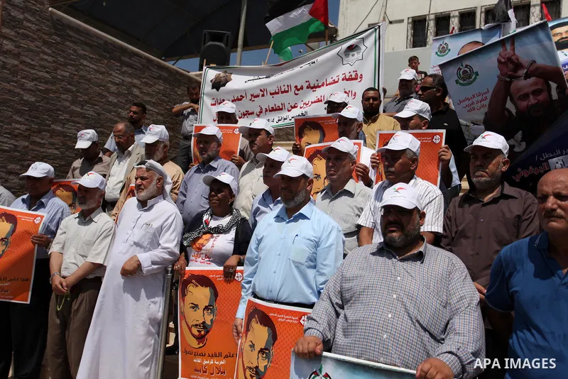 Members of Hamas legislative council take part during a protest demanding for the release of Palestinian prisoners on hunger strike in Israeli jails, in Gaza city, on Aug. 04, 2016. Photo by Ashraf Amra