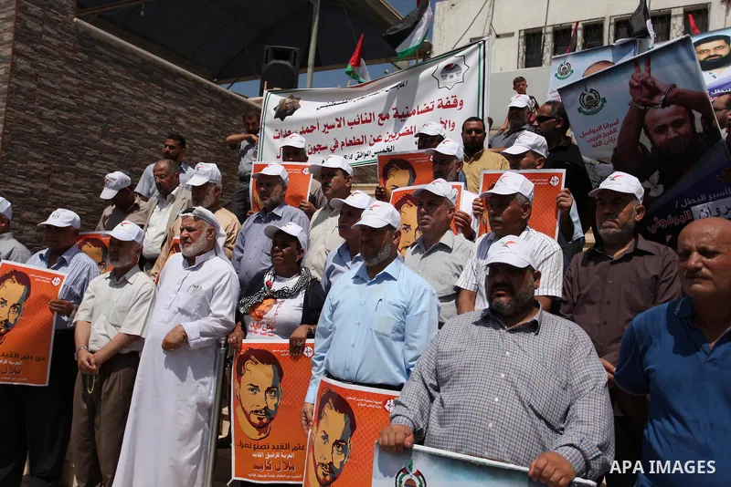 Members of Hamas legislative council take part during a protest demanding for the release of Palestinian prisoners on hunger strike in Israeli jails, in Gaza city, on Aug. 04, 2016. Photo by Ashraf Amra