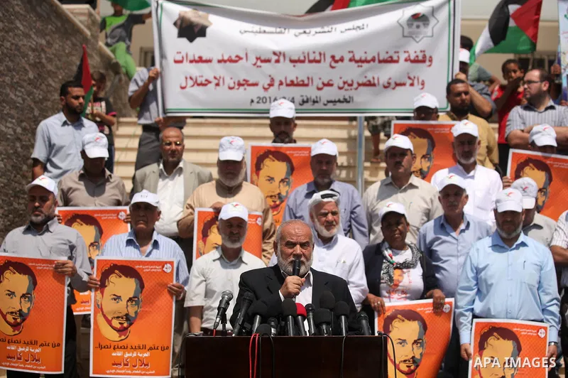 Deputy Speaker of the Legislative Council, Ahmed Bahar, speaks during a protest demanding for the release of Palestinian prisoners on hunger strike in Israeli jails, in Gaza city, on Aug. 04, 2016. Photo by Ashraf Amra