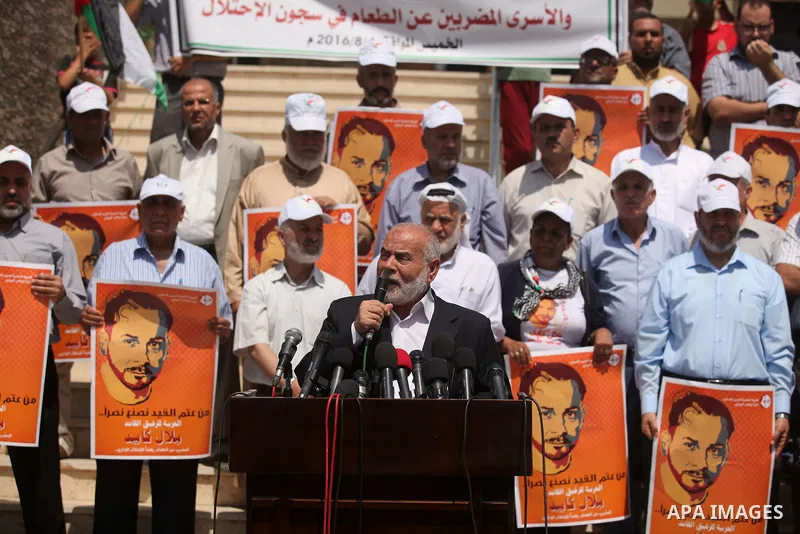 Deputy Speaker of the Legislative Council, Ahmed Bahar, speaks during a protest demanding for the release of Palestinian prisoners on hunger strike in Israeli jails, in Gaza city, on Aug. 04, 2016. Photo by Ashraf Amra