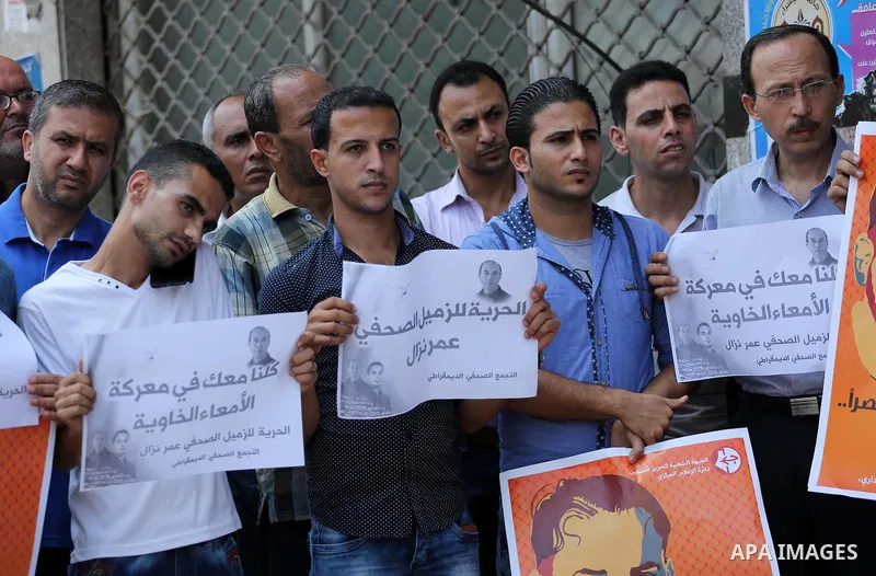 Palestinian journalists take part during a protest calling for the release of Palestinian journalist Omar Nazal who is on hunger strike in Gaza city on Aug. 04, 2016. Photo by Mohammed Asad