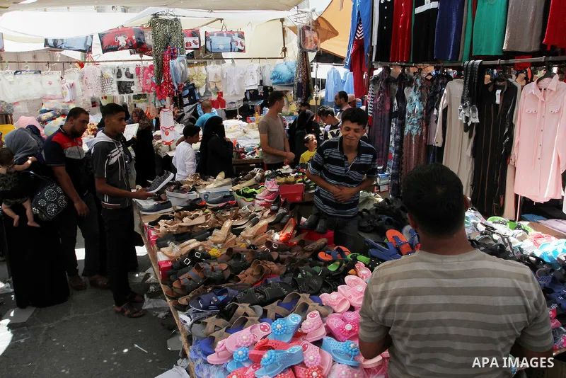 Palestinians shop during preparation for the new school year at a market in Rafah in the southern Gaza strip on Aug 6, 2016. Photo by Abed Rahim Khatib