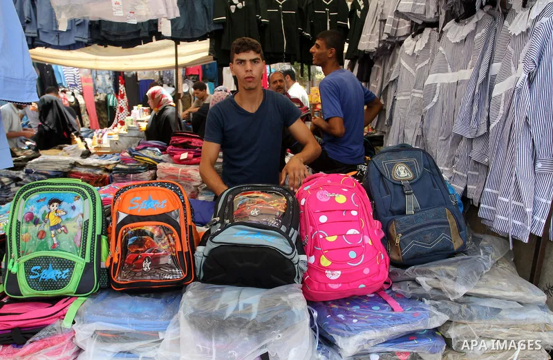Palestinians shop during preparation for the new school year at a market in Rafah in the southern Gaza strip on Aug 6, 2016. Photo by Abed Rahim Khatib