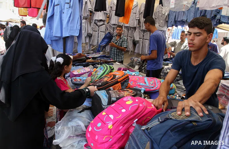 Palestinians shop during preparation for the new school year at a market in Rafah in the southern Gaza strip on Aug 6, 2016. Photo by Abed Rahim Khatib