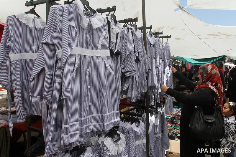 Palestinians shop during preparation for the new school year at a market in Rafah in the southern Gaza strip on Aug 6, 2016. Photo by Abed Rahim Khatib