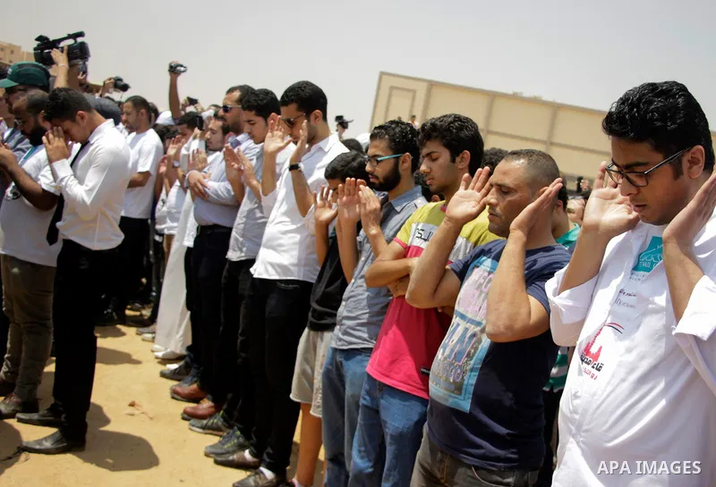 Mourners attend the second part of the funeral procession of Nobel prize-winning Egyptian-American chemist Ahmed Zewail at the Zewail City of Science and Technology in Cairo on August 7, 2016. Nobel prize-winning chemist...