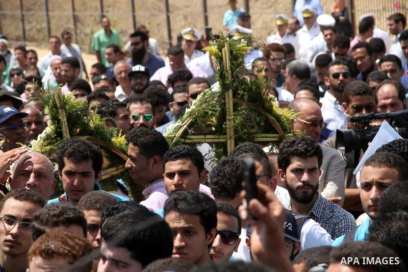Egyptians attend the second part of the funeral procession of Nobel prize-winning Egyptian-American chemist Ahmed Zewail in Cairo on August 7, 2016. Nobel prize-winning chemist Ahmed Zewail received a funeral with milita...