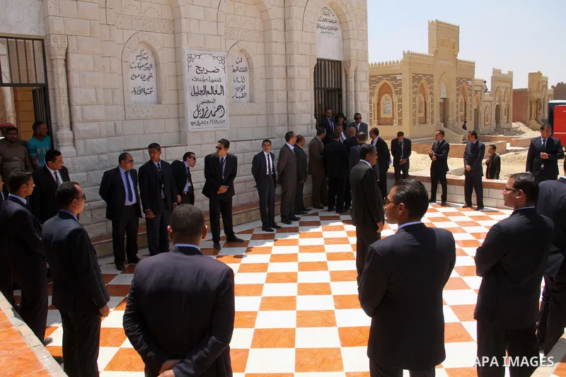 Egyptians attend the second part of the funeral procession of Nobel prize-winning Egyptian-American chemist Ahmed Zewail in Cairo on August 7, 2016. Nobel prize-winning chemist Ahmed Zewail received a funeral with milita...