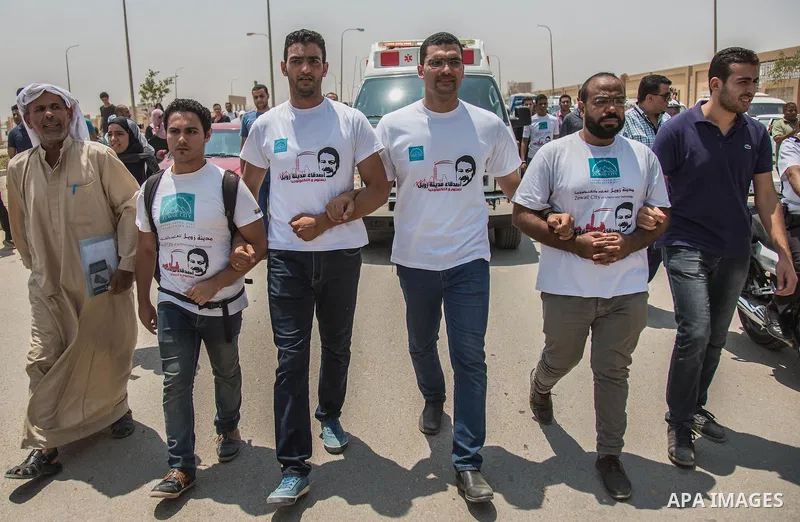 Students of Zewail university attend the second part of the funeral procession of Nobel prize-winning Egyptian-American chemist Ahmed Zewail at the Zewail City of Science and Technology in Cairo on August 7, 2016. Nobel...