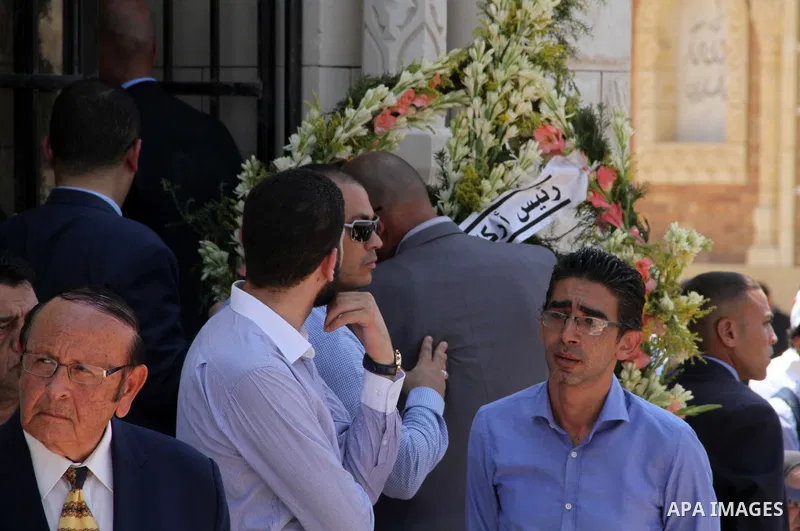 Egyptians attend the second part of the funeral procession of Nobel prize-winning Egyptian-American chemist Ahmed Zewail in Cairo on August 7, 2016. Nobel prize-winning chemist Ahmed Zewail received a funeral with milita...