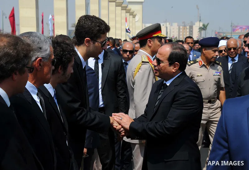 Egyptian President Abdel Fattah al-Sisi comforts relatives of Egyptian-American Ahmed Zewail world's Nobel Prize in chemistry, who died last Tuesday for 70 years in the United States during a military funeral ceremony at...