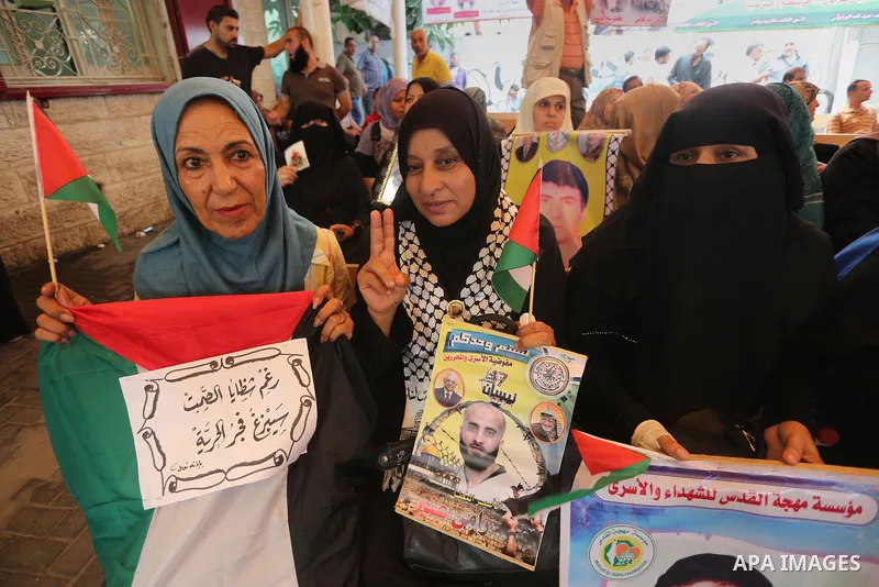 Palestinians take part in a protest demanding release the prisoners in Israeli jails, in front of Red cross office, in Gaza city on Aug. 8, 2016. Photo by Mohammed Asad