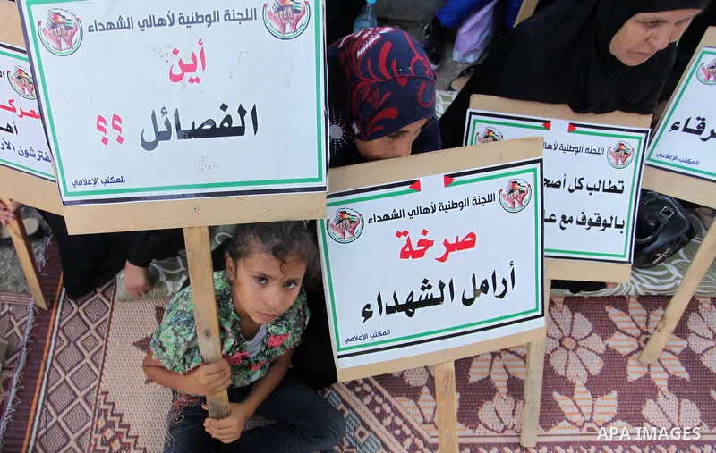 Palestinian families of martyrs take part a protest to demand their rights and salaries, in Gaza city, on August 9, 2016. Photo by Ashraf Amra